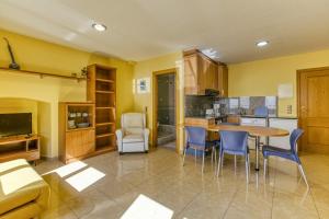 a kitchen with a table and chairs in a room at Estudio P in L'Escala +11 photos