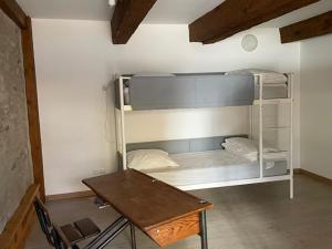 Posteľ alebo postele v izbe v ubytovaní Appt spacieux, charme de la pierre Catalane