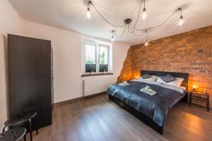 Posteľ alebo postele v izbe v ubytovaní Apartament Wita Stwosza