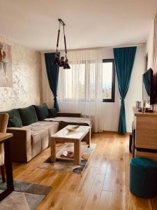 Predel za sedenje v nastanitvi NEO Apartman