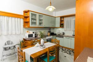 a kitchen and dining room with a table and chairs at Irini's Sea View House in Sellía