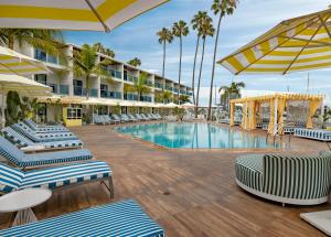 Piscina a Marina del Rey Hotel o a prop