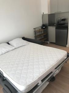 a mattress on a bed frame in a room at Studio 2 adultes 2 enfants Sanary sur Mer à 800m de la mer in Sanary-sur-Mer