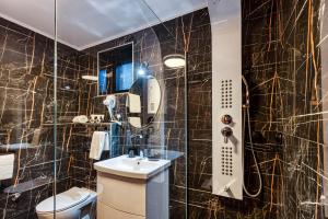 Koupelna v ubytování Apartmani Tiske noći + 37 fotografií