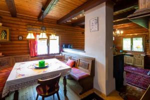 a dining room in a log cabin with a table and chairs at Blockhaus Edelsberg in Sebersdorf