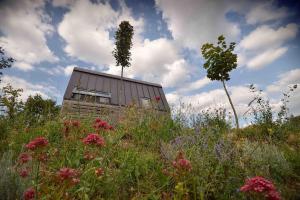 Κήπος έξω από το Tiny House La Petite Garenne +25 φωτογραφίες