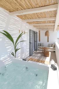 Gallery image of Kamvas Deluxe Apartments in Naxos Chora