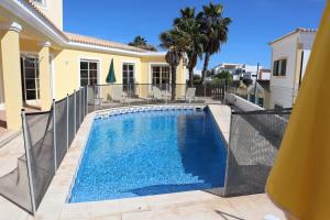 Bazén v ubytování Casa dos Cotas nebo v jeho okolí