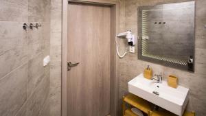 Koupelna v ubytování Flying Bed Apartment close to Prague Castle and Airport