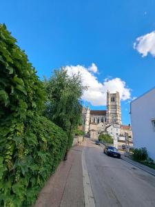 a view of a street with a building and a church at échappée belle en plein cœur d auxerre in Auxerre