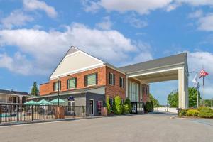 a large brick building with a gate in front at Best Western Hendersonville Inn in Hendersonville
