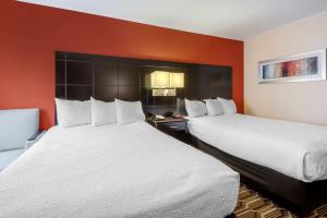 Postel nebo postele na pokoji v ubytování BEST WESTERN PLUS Poconos