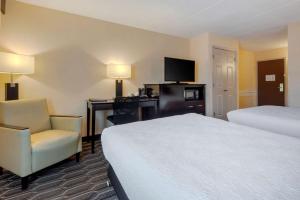 Postel nebo postele na pokoji v ubytování BEST WESTERN PLUS Poconos