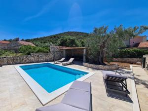 Bazén v ubytovaní Olive Tree - House with Pool alebo v jeho blízkosti