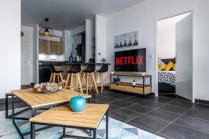 a kitchen and living room with a table and chairs at King Size Bed - Free Private Parking - Garden & Terrace - 14min from DisneyLand in Ferrières-en-Brie