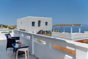 Balkón nebo terasa v ubytování Cactus Guesthouse, Κίνι Συρος