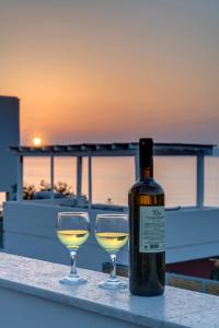 Nápoje v ubytování Cactus Guesthouse, Κίνι Συρος + 37 fotografií