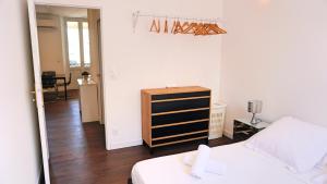 Photo de la galerie de l'établissement Appartement 1 chambre avec Terrasse, Rue Pons, By Palmazur Vacances, à Cannes 10 autres photos