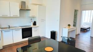 Photo de la galerie de l'établissement Appartement 1 chambre avec Terrasse, Rue Pons, By Palmazur Vacances, à Cannes