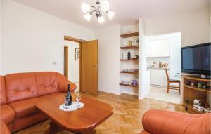 TV at/o entertainment center sa Amazing Apartment In Veprinac With Kitchen