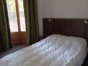 Posteľ alebo postele v izbe v ubytovaní Appartement T3 dans Château avec Piscine et Sauna à Jausiers, 6 pers, Terrasse et Balcon - FR-1-165B-4