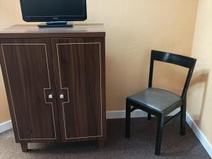Televízia a/alebo spoločenská miestnosť v ubytovaní T4 duplex, piscine chauffée, WiFi, animaux acceptés - FR-1-165B-28