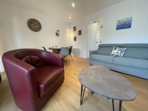 Fotografia z galérie ubytovania Appartement cosy avec terrasse, piscine et proche plage à La Rochelle - FR-1-246-627 v destinácii La Rochelle