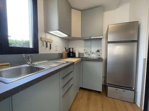 Fotografia z galérie ubytovania Appartement cosy avec terrasse, piscine et proche plage à La Rochelle - FR-1-246-627 v destinácii La Rochelle + 10 fotografií