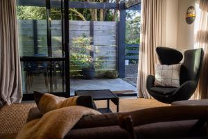 Area soggiorno di Three Streams Raglan Retreat