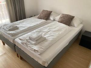 Posteľ alebo postele v izbe v ubytovaní B&B Pension Karlsdorfer Hof