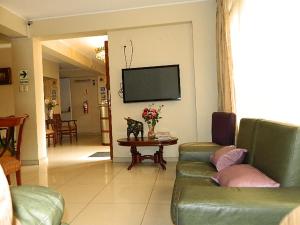 A television and/or entertainment centre at Hostal Barranco