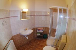 Kúpeľňa v ubytovaní Joker Villa Apartmanhaus
