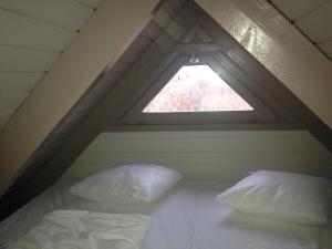 Ein Bett oder Betten in einem Zimmer der Unterkunft Pfahlbau Rust/Neusiedlersee