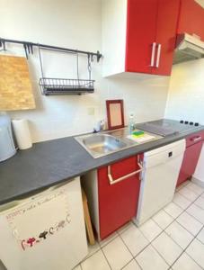 Fotografia z galérie ubytovania Beautiful Apartment For 4 With Balcony v destinácii Nantes