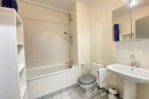 Fotografia z galérie ubytovania Beautiful Apartment For 4 With Balcony v destinácii Nantes