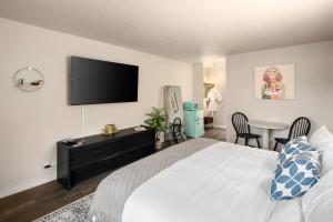 Μια τηλεόραση ή/και κέντρο ψυχαγωγίας στο Hotel McCoy Pullman