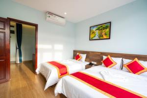 Postel nebo postele na pokoji v ubytování Golden Field Villa Hoi An