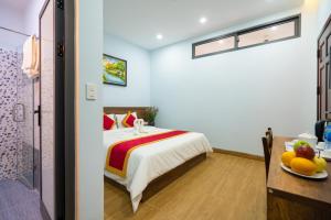 Postel nebo postele na pokoji v ubytování Golden Field Villa Hoi An