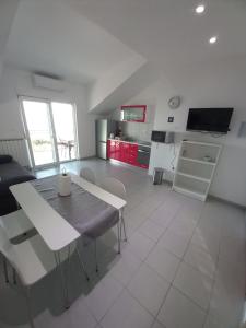 Kuchyňa alebo kuchynka v ubytovaní Apartments Berti