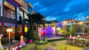 บ้านทิพรัตน์ สัตหีบ外面的花园