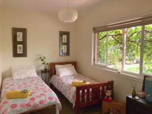 Giường trong phòng chung tại Belkampar Retreat - Authentic Farm Style Home - Perfect For Families and Large Groups!
