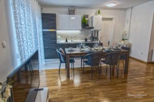 Kuchyň nebo kuchyňský kout v ubytování Urbana Villa Four season