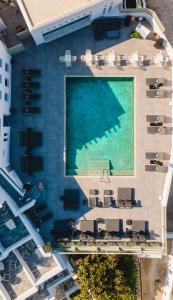 Bazén v ubytování Rochari Hotel nebo v jeho okolí