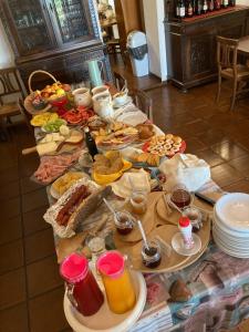 Toit of the country house aladel või selle läheduses