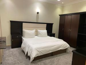 Ein Bett oder Betten in einem Zimmer der Unterkunft أبها ريجنسي