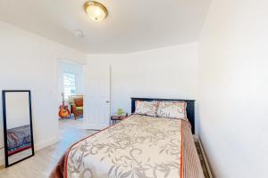 a bedroom with a bed in a white wall at Waterfront Escape in Nameloc Heights