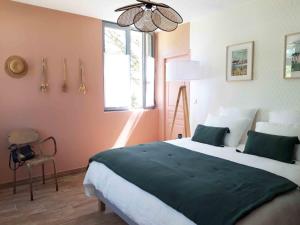Posteľ alebo postele v izbe v ubytovaní Maison Chemin, chambres d'hôtes à Amboise