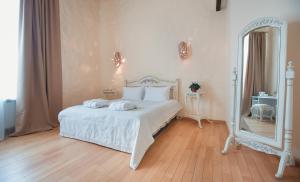 Postel nebo postele na pokoji v ubytování Tsunami Spa Hotel