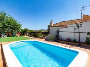 - une piscine dans l'arrière-cour d'une maison dans l'établissement Cortijo la erilla, à Dúrcal