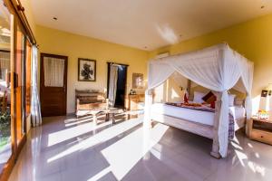 Postel nebo postele na pokoji v ubytování Asri Sari Villa Ubud